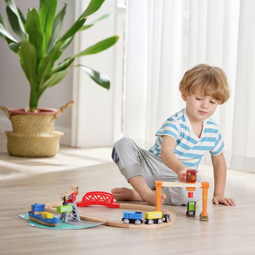 (Pre-Order) Hape Lift & Load Harbour Set