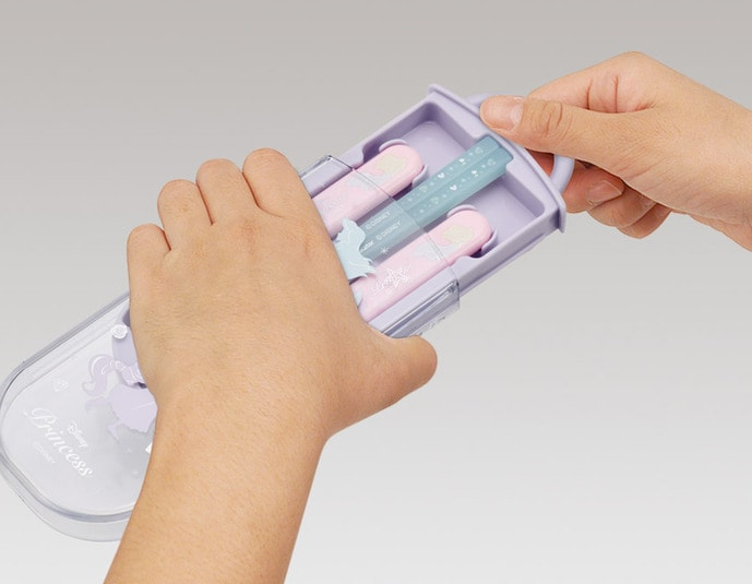 (Pre-Order) Skater Children's Antibacterial Lunch Box Trio Set Easy to Open Sliding Type (Set of Chopsticks, Spoon, Fork) Princess Silhouette