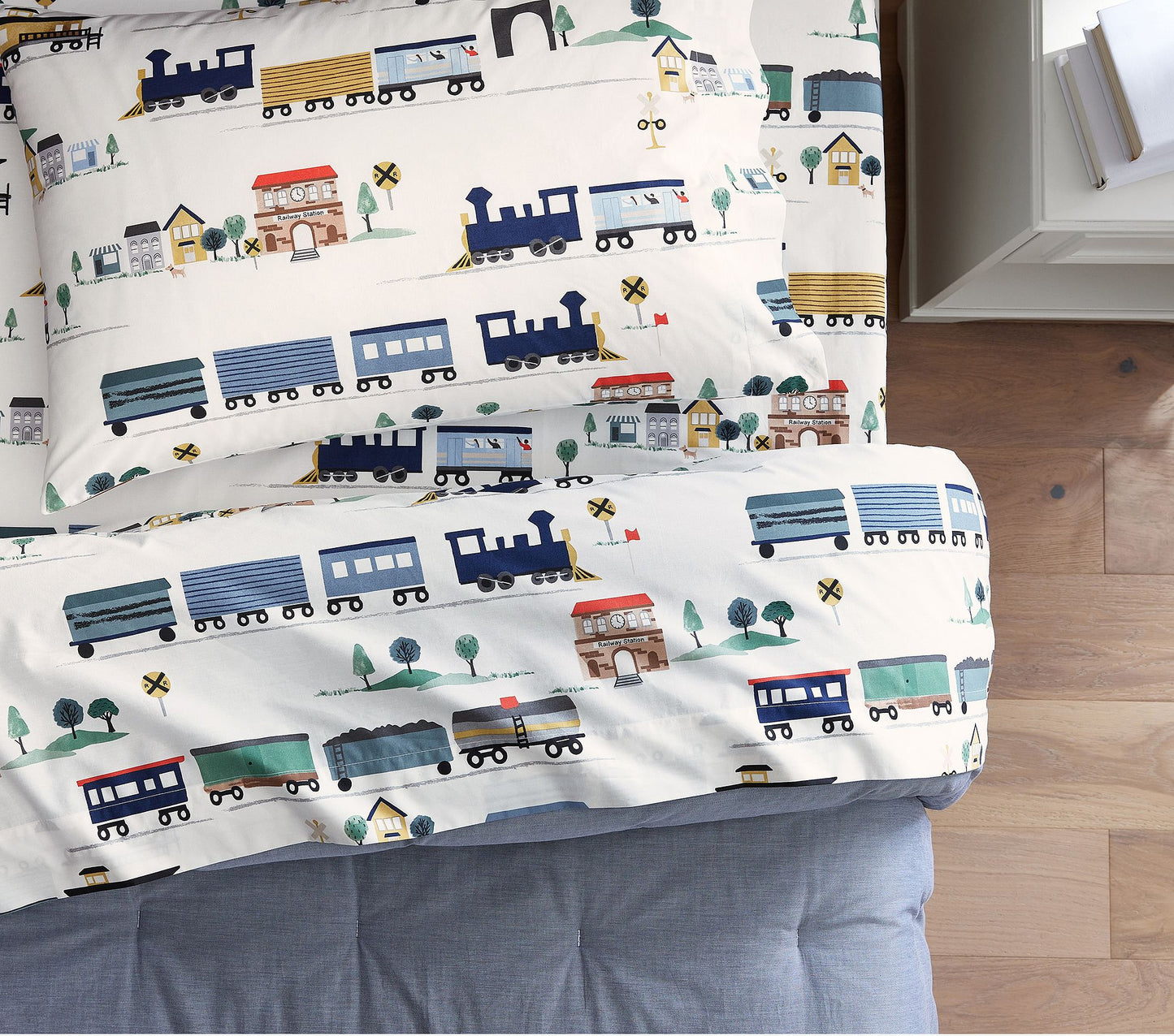 (Pre-Order) Pottery Barn Kids Train Organic Sheet Set