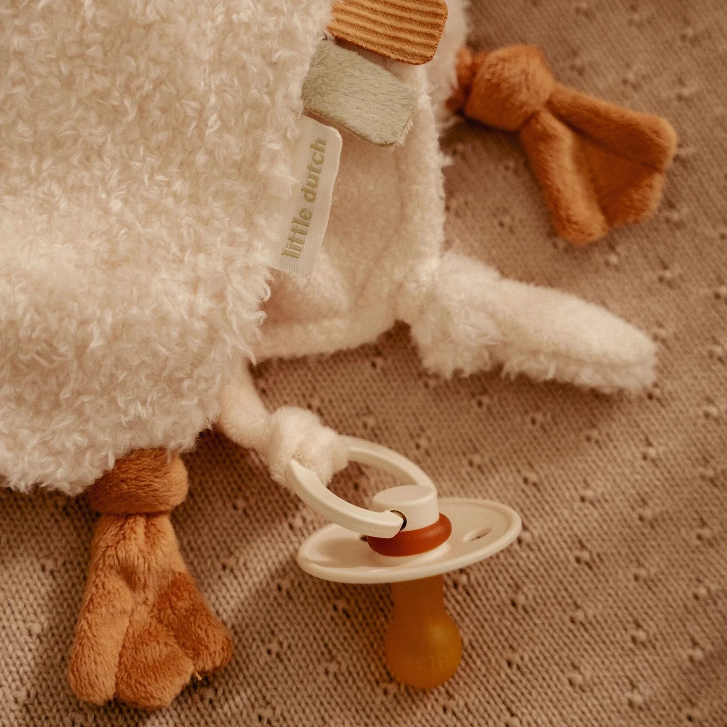 (Pre-Order) Little Dutch Cuddle cloth - White - Little Goose