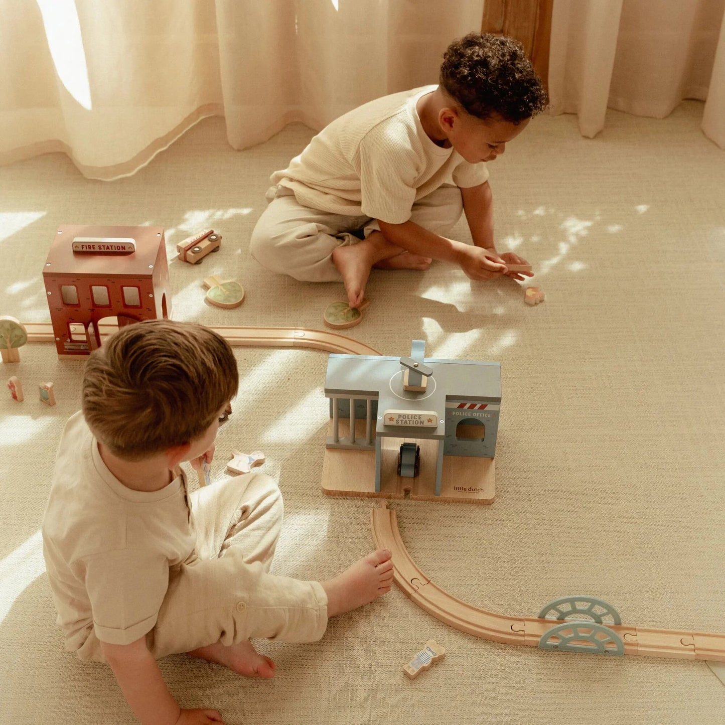 (Pre-Oreder) Little Dutch Wooden fire station – Red – Essentials