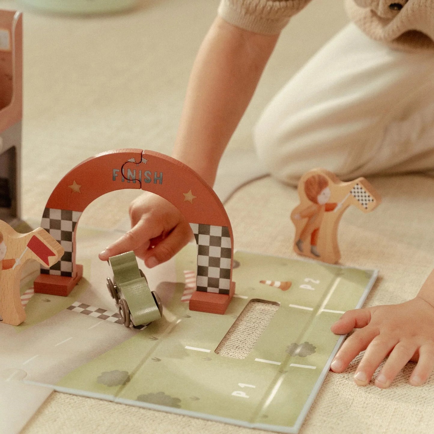 )Pre-Order) Little Dutch Wooden racetrack in play case – Multicolored – Essentials