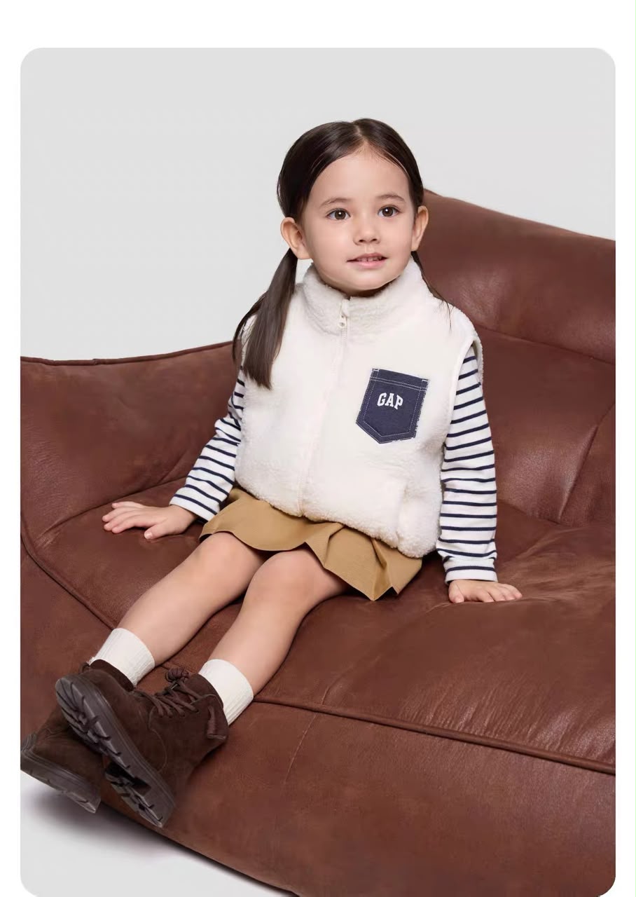 (Pre-Order) GAP White Vest
