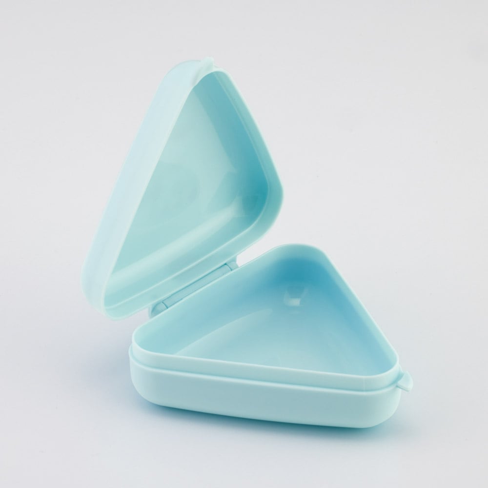 (Pre-Order) Skater Antibacterial Onigiri Case Triangle Bento Range Compatible Portable Non-Crushable Non-Collapse Snoopy