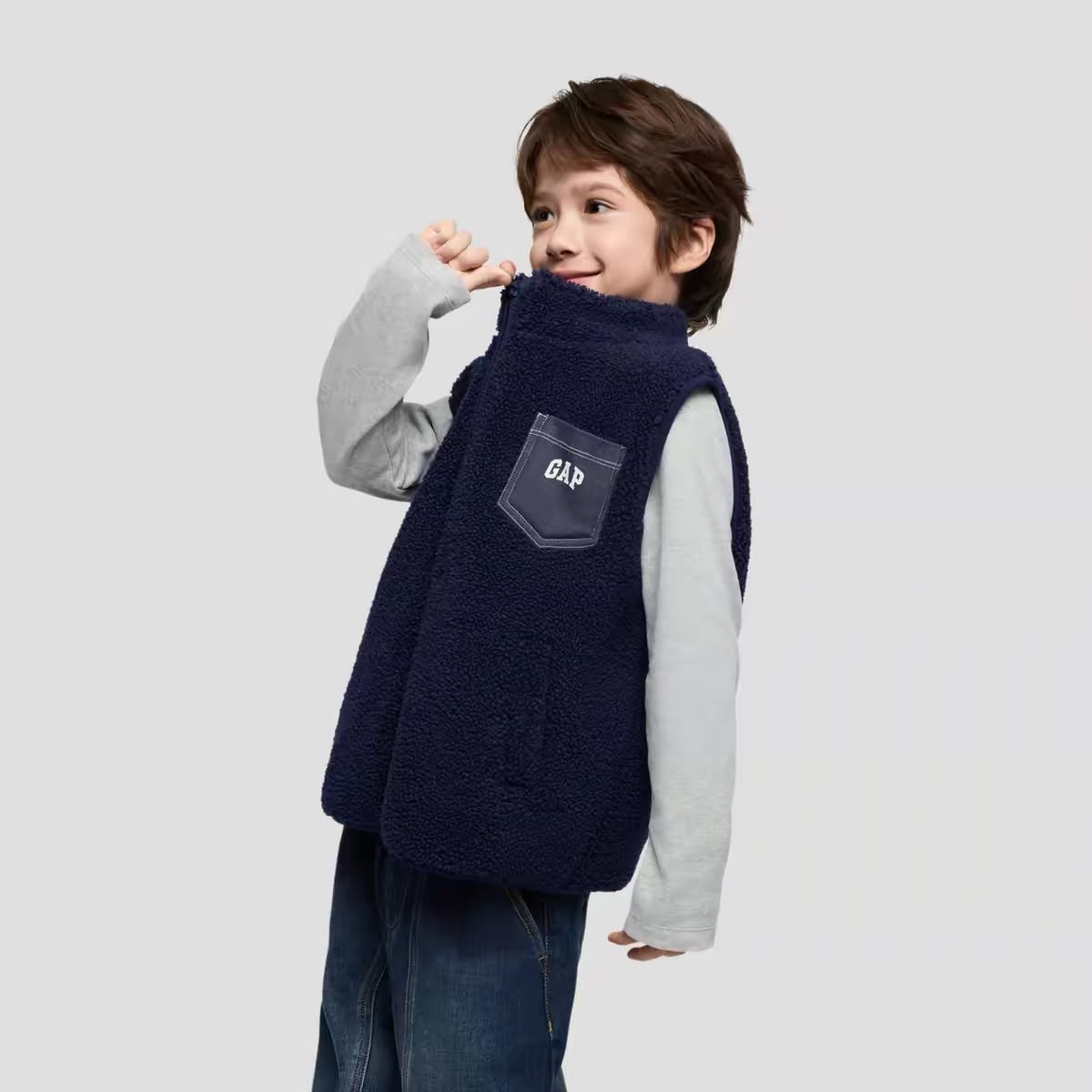 (Pre-Order) GAP Black Vest