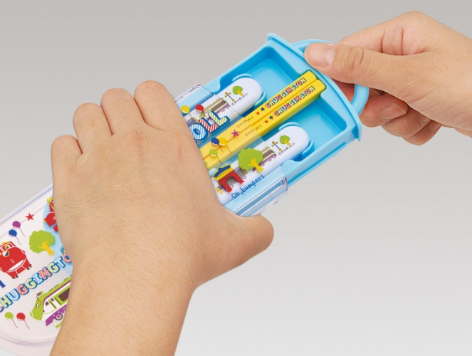 (Pre-Order??) Skater Children's Antibacterial Lunch Box Trio Set Easy to Open Sliding Type (Set of Chopsticks, Spoon, Fork) Chuggington POP