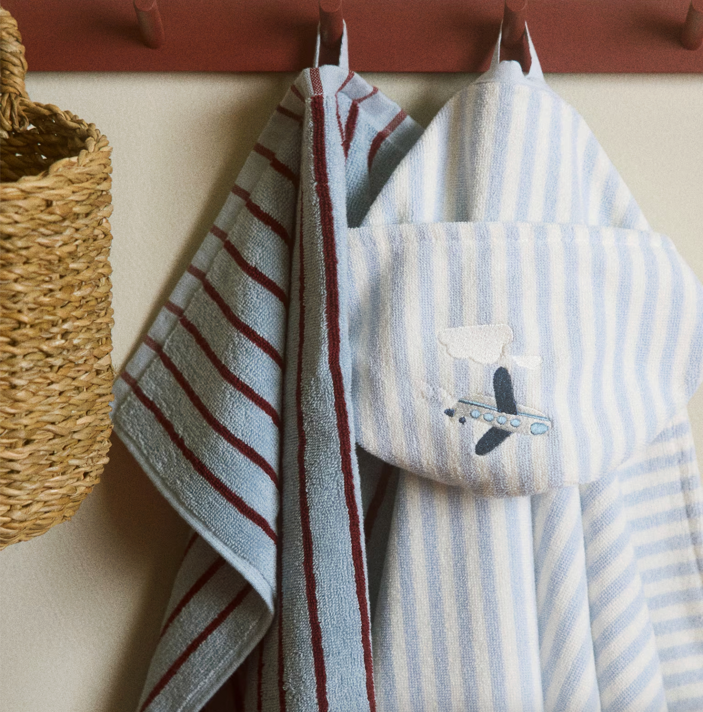 (Pre-order) Embroidery-detail Hooded Bath Towel - 70x130CM Airplane