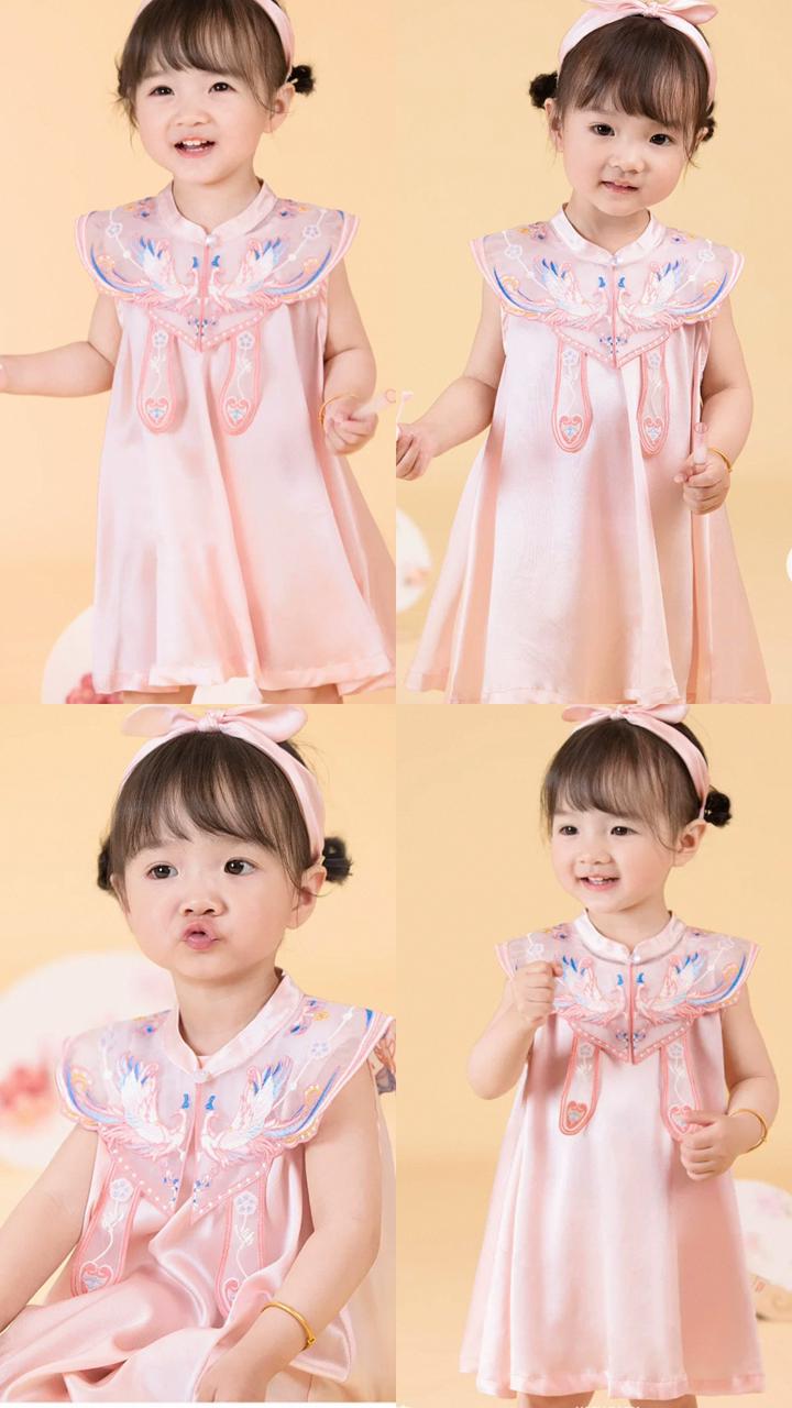 (Pre-Order) Zhang Ming Fu Blushing Swan Qipao (Include  matching hair accesories)