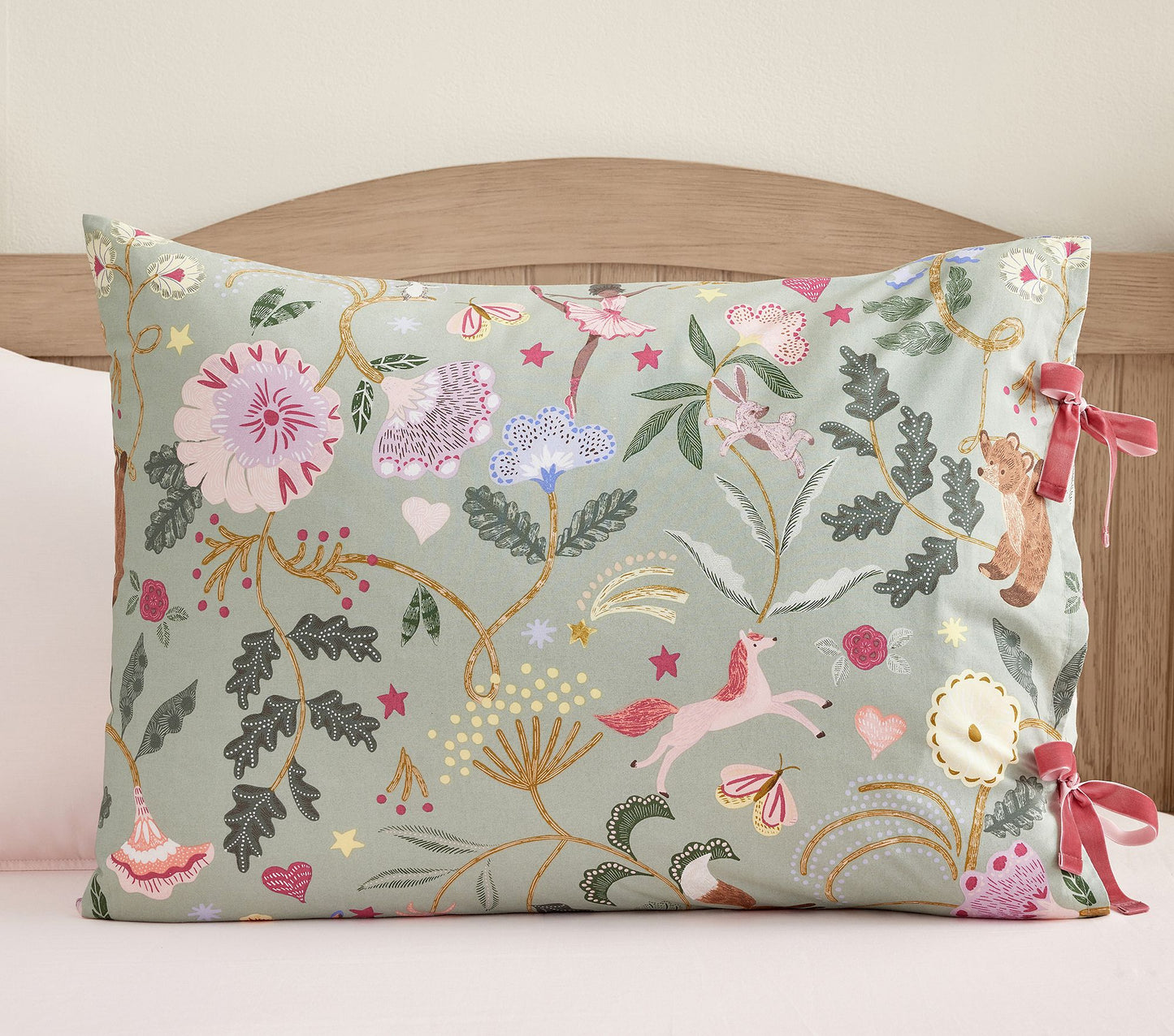 (Pre-Order) Pottery Barn Kids Storybook Friends Duvet Cover & Shams